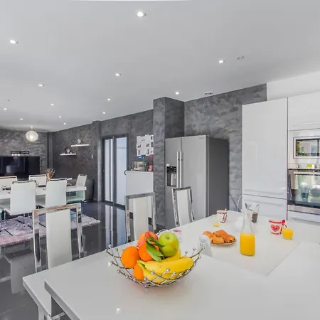 By Interhome Hébergement de vacances Les Lecques